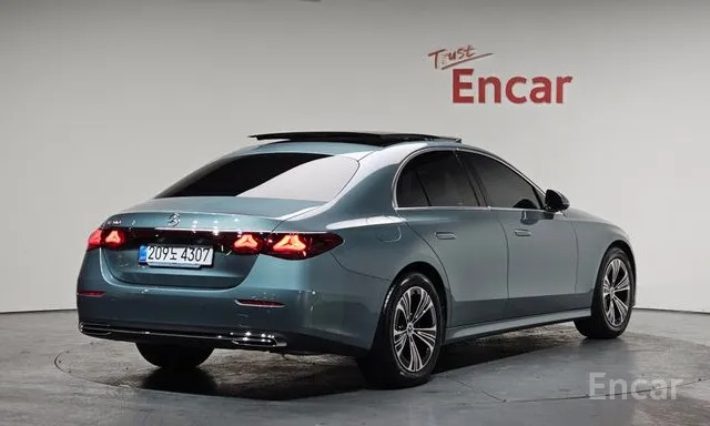 E-CLASS — صورة 1